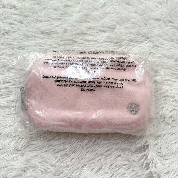NWT Lululemon Everywhere Belt Bag Plush Fleece Strawberry Milkshake One SIze - Picture 2 of 6